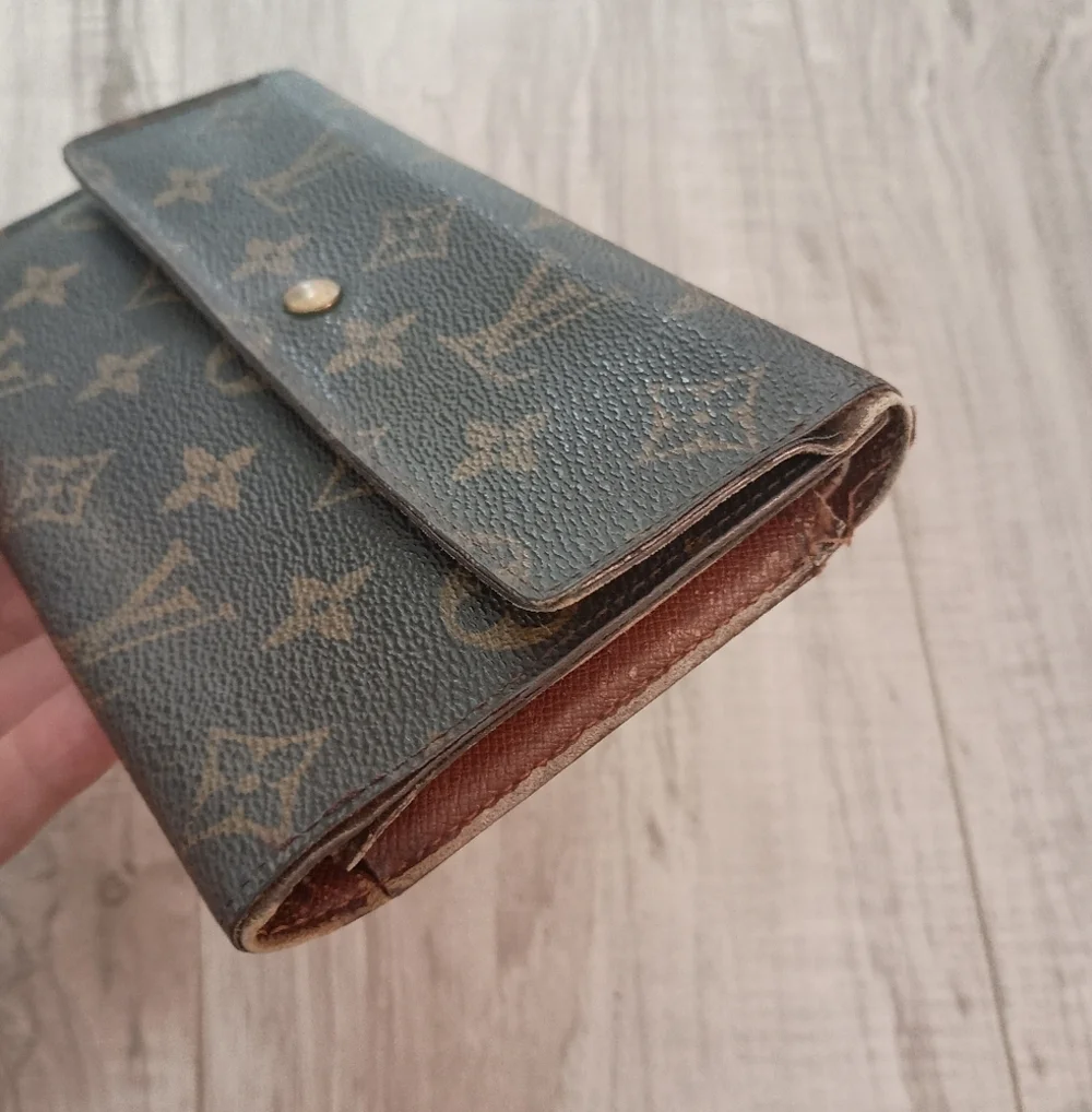 LOUIS VUITTON Porte Tresor International Wallet